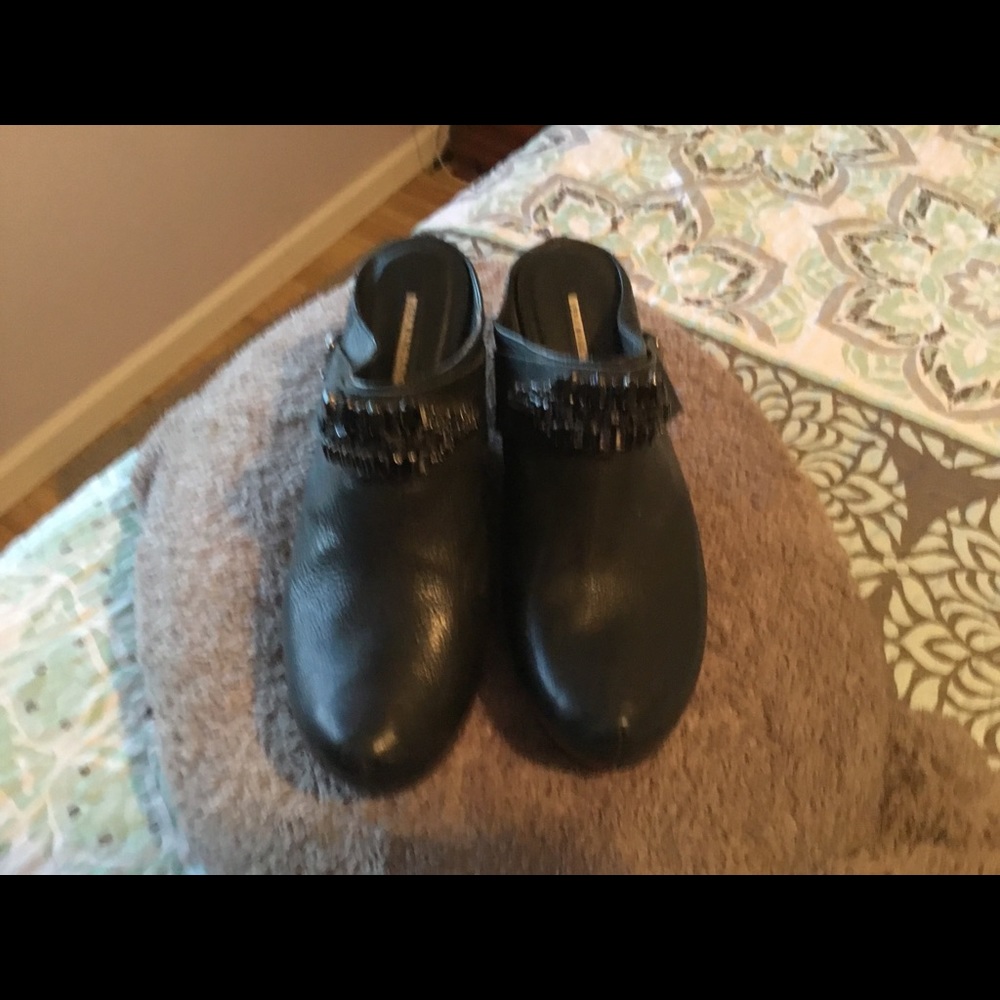 Vera wang clogs